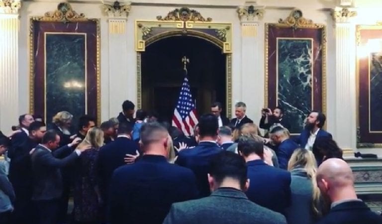 Holy Spirit Worship of Jesus Breaks Out In the White House!