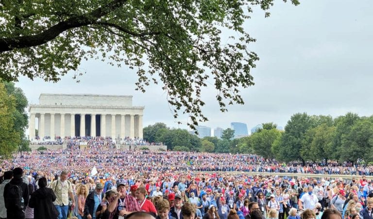 An Estimated 50-100,000 Christians Flood National Mall in D.C. for “The Return” Day of Prayer and Repentance!