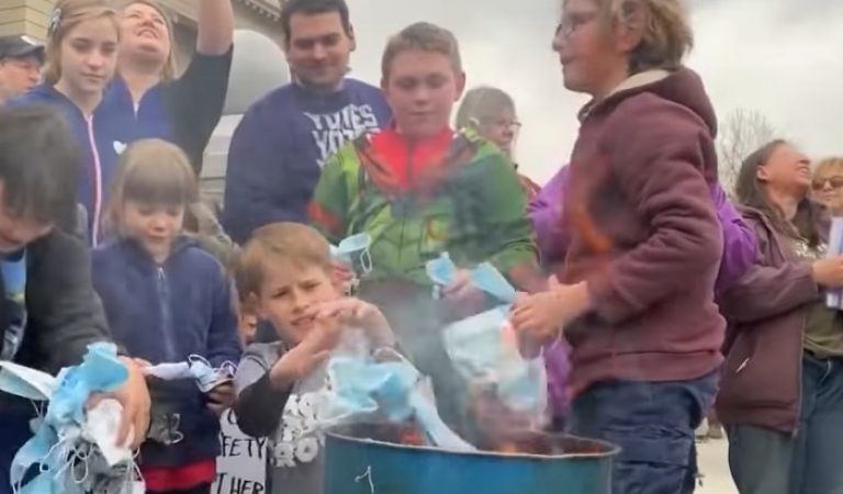 Video Shows Young Children Burning Masks Outside Of Iowa’s Capitol Building