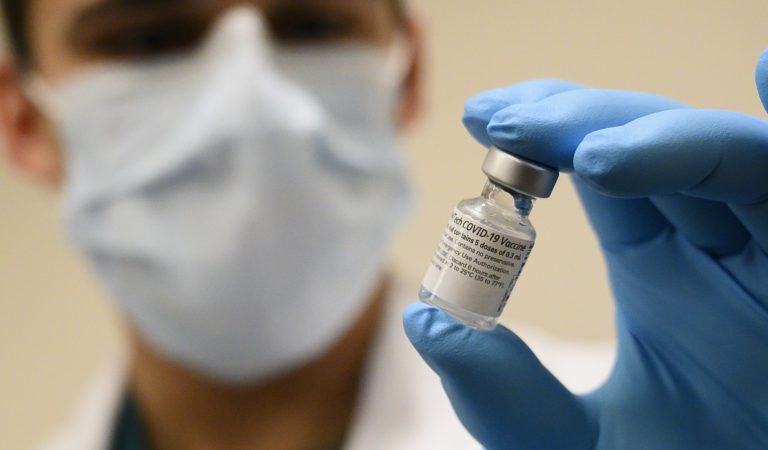 117 Healthcare Workers Sue Houston Hospital for Experimental COVID-19 Vaccine Mandate