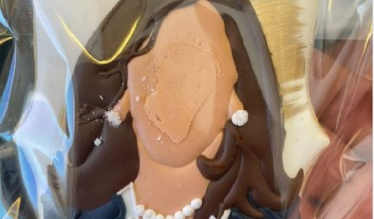 Kamala Harris Hands Out Cookies Made in Her Own Likeness, Gets Mocked by Twitter