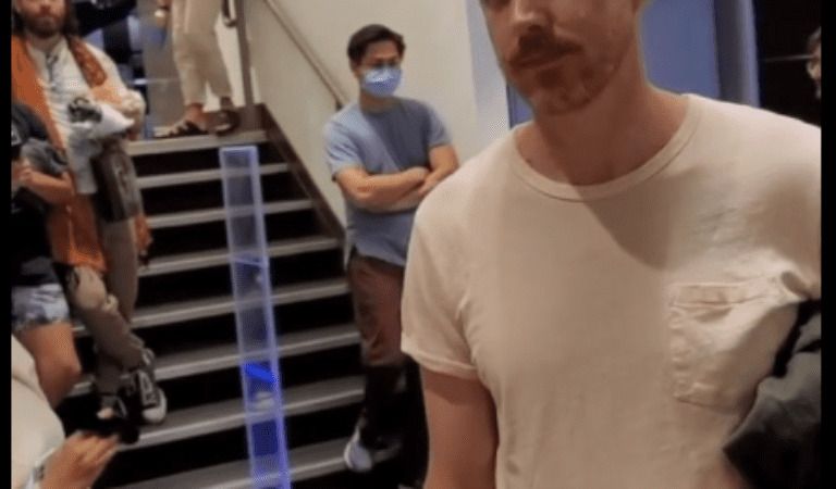 HE’S NOT A WOMAN!! Outraged Woman Claims Spa Allowed Naked Transgender (Biological Man) In Female Area In Front Of Little Girls