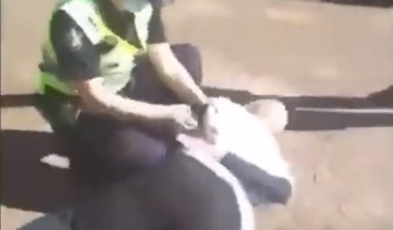WATCH: Australian Man Has Suspected Heart Attack After Thuggish Cops Arrest Him for Walking Outside Maskless