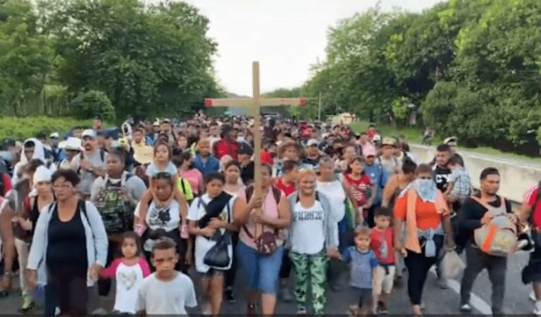 THOUSANDS of Migrants Rushing to US Organized By QR Code, Sends Message to Biden