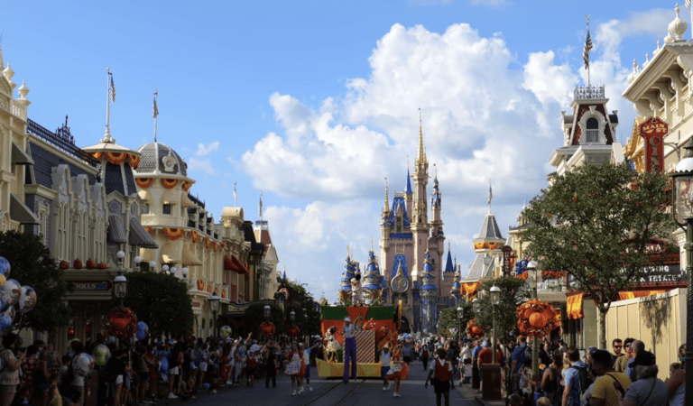 Disney World HALTS Vaccine Mandate For Employees