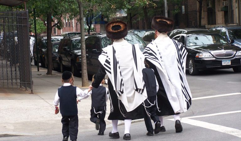 ‘Absolutely Forbidden’ to Give COVID-19 Jabs to Children Jewish Court Rules