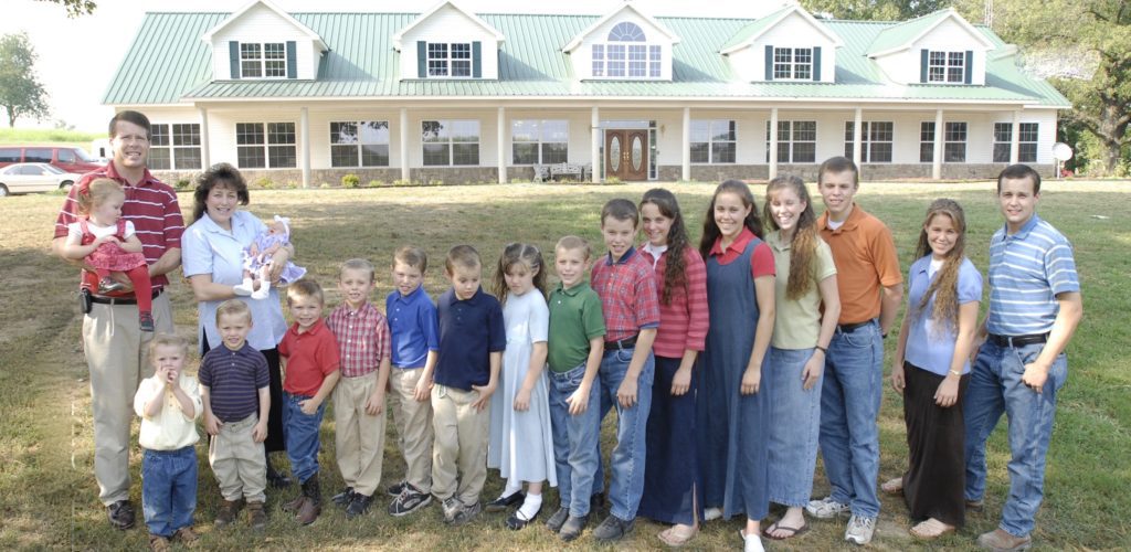 19 Kids And Counting Star Found Guilty For Child Pornography Charges Duggar_Family_2007-1-1024x500