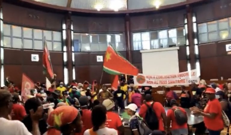 WATCH: Anti-Mandate Protestors Overrun Government Building in Guadeloupe to Protest COVID-19 Jab Mandates