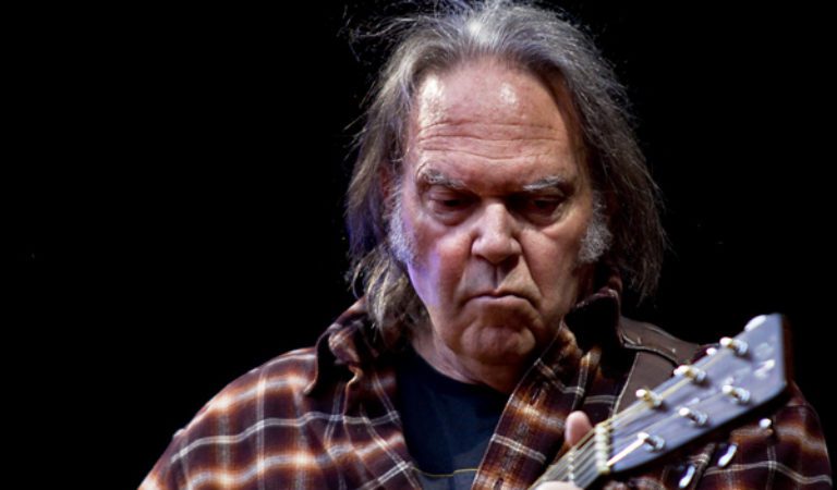 Neil Young Has Meltdown Over Joe Rogan’s Podcast, Demands Spotify Remove His Music