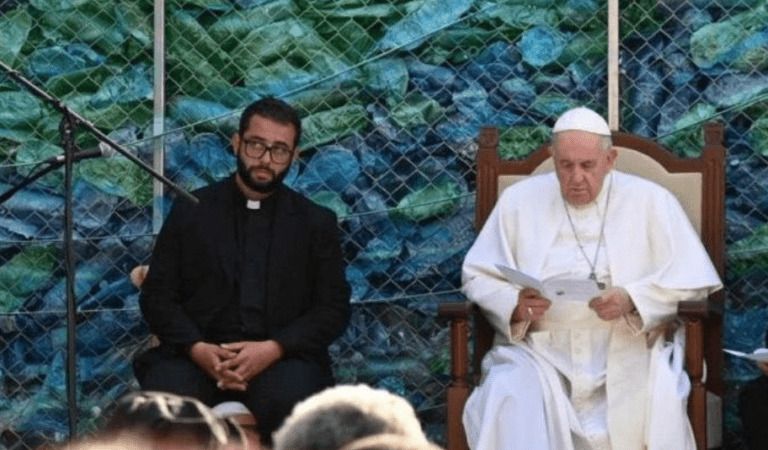 Pope Gets Rid Of Cross To Appease Muslims