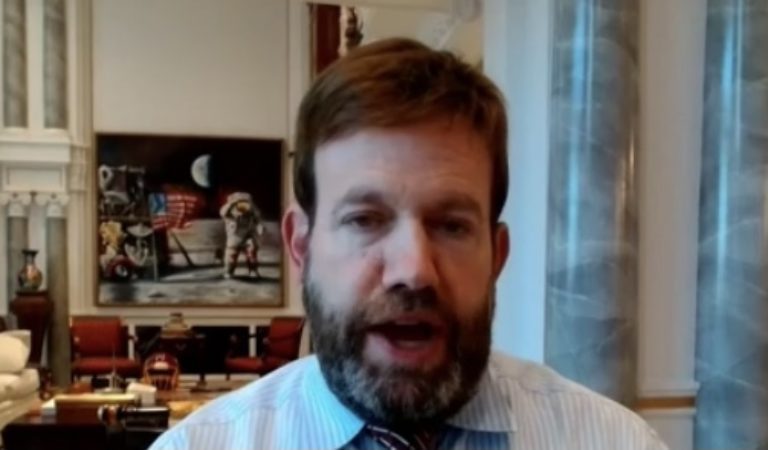 “We Are 13 Days Away From an Absolute Explosion of Inflation,” Says Pollster Frank Luntz (INTERVIEW)