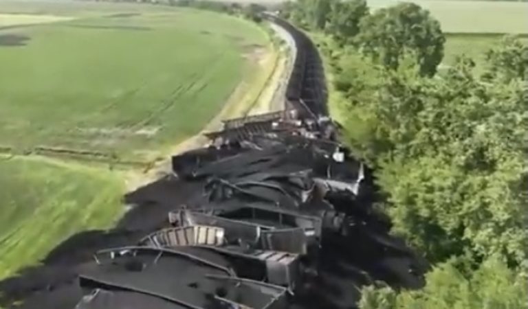 (WATCH) Coal Train Derails in Kansas, Creating Massive Spill