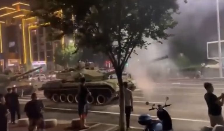 China Rolls Out Tanks Onto the Streets to Protect Banks Draining Customers’ Accounts (VIDEO)