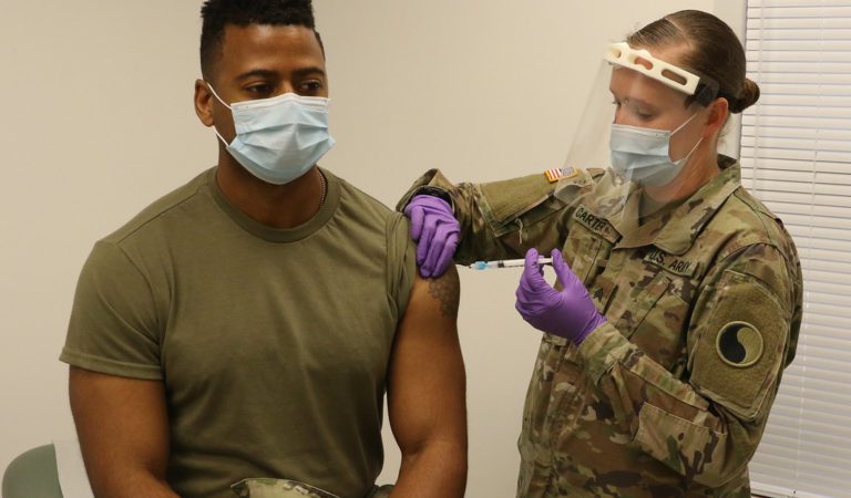U.S. Army COVID-19 Jab Mandate Deadline Passes, 60,000 Unvaccinated Guard and Reserve Soldiers Cut From Training and Pay