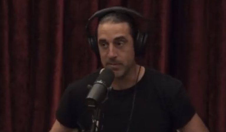 Aaron Rodgers BLASTS NFL’s Discrimination Against Unvaccinated Players in Lengthy Joe Rogan Interview: “Clearly Two Classes of Players”