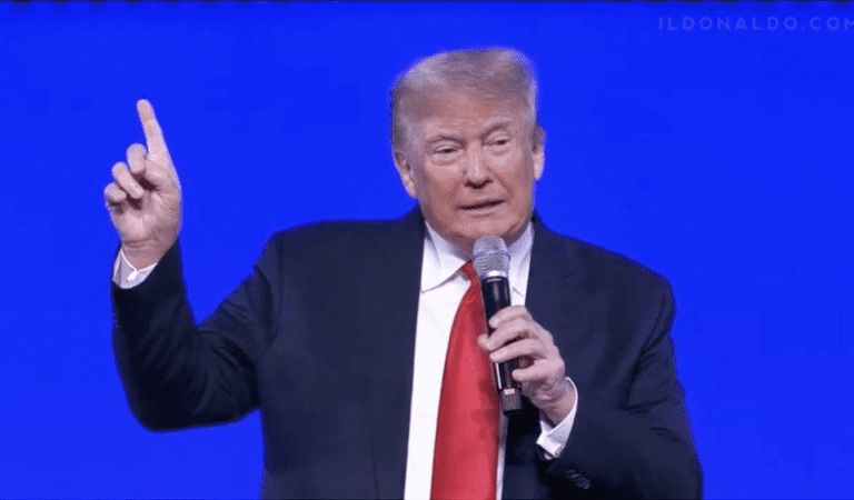 President Trump Gives All Honor and Praise To Jesus Christ [TWICE Now]