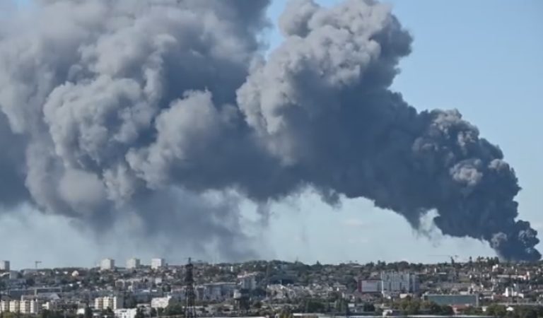 Massive Fire Starts at World’s Largest Wholesale Fresh Produce Market in Paris
