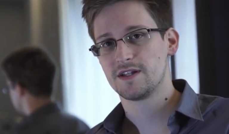 BREAKING: Putin Grants Edward Snowden Russian Citizenship