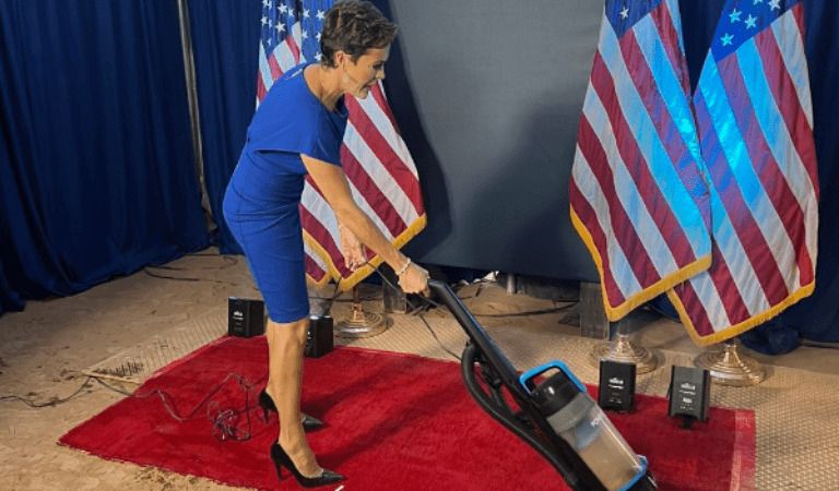 Kari Lake Does The Kindest Gesture For Trump
