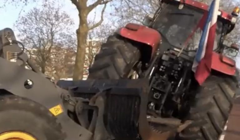 Netherlands Police Use Heavy Machinery to Tip Over Tractors With Farmers Inside Them