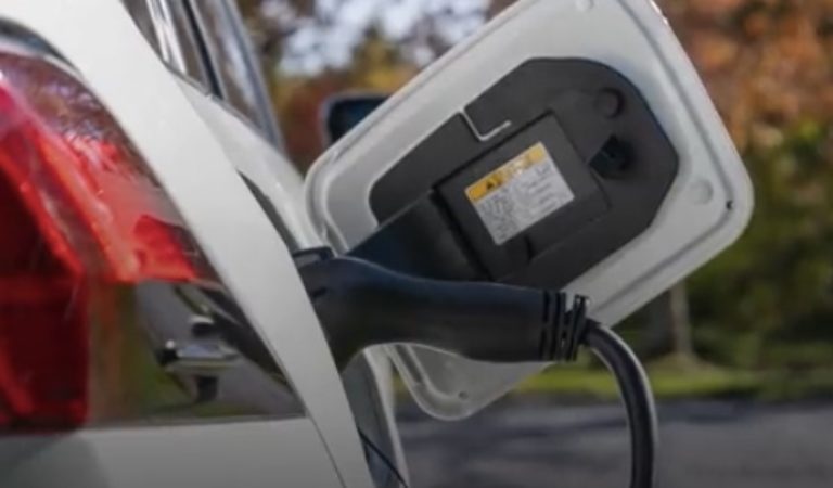 GOP Wyoming Lawmakers Propose Resolution to Ban Electric Vehicles