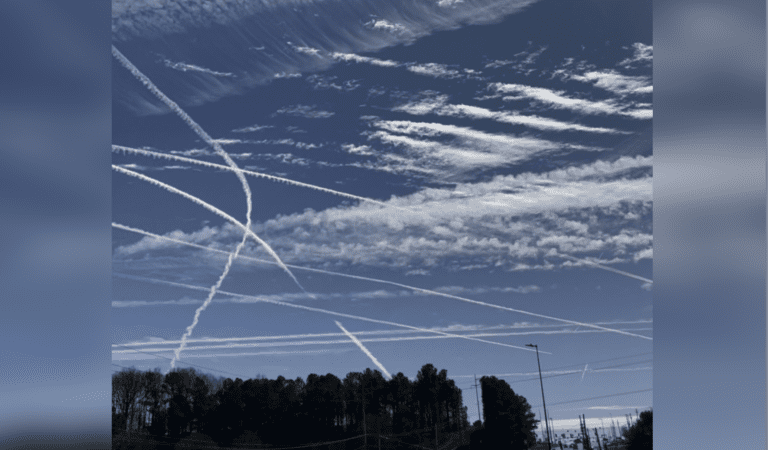 Former Pilot Tells The TRUTH About Chemtrails…
