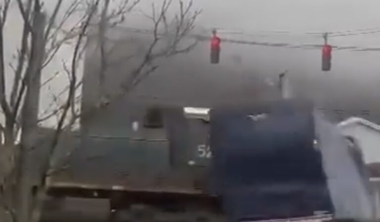 NEW YORK: Train Destroys Tractor-Trailer Stuck on Tracks